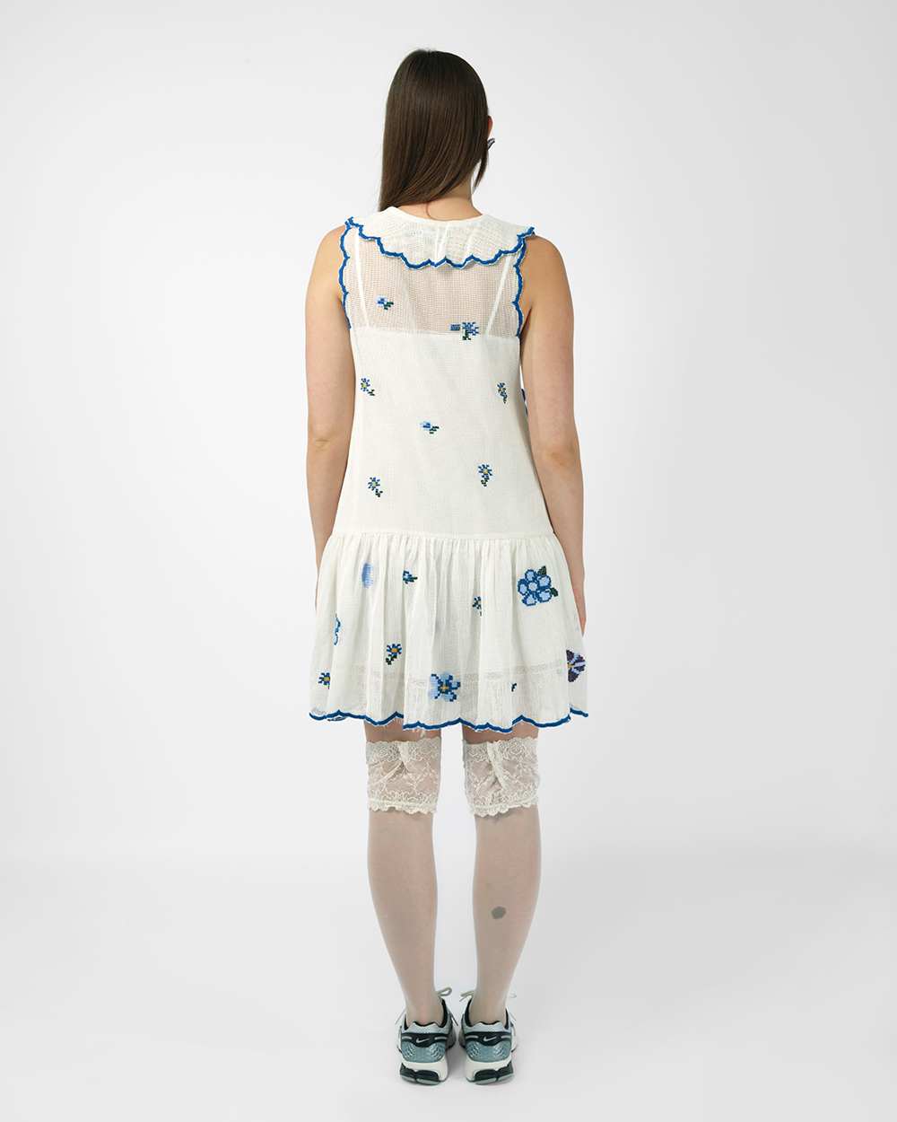 WHITE AND BLUE WOMEN GRID EMBROIDERED FLORAL RUFFLE SLEEVELESS MINI DRESS