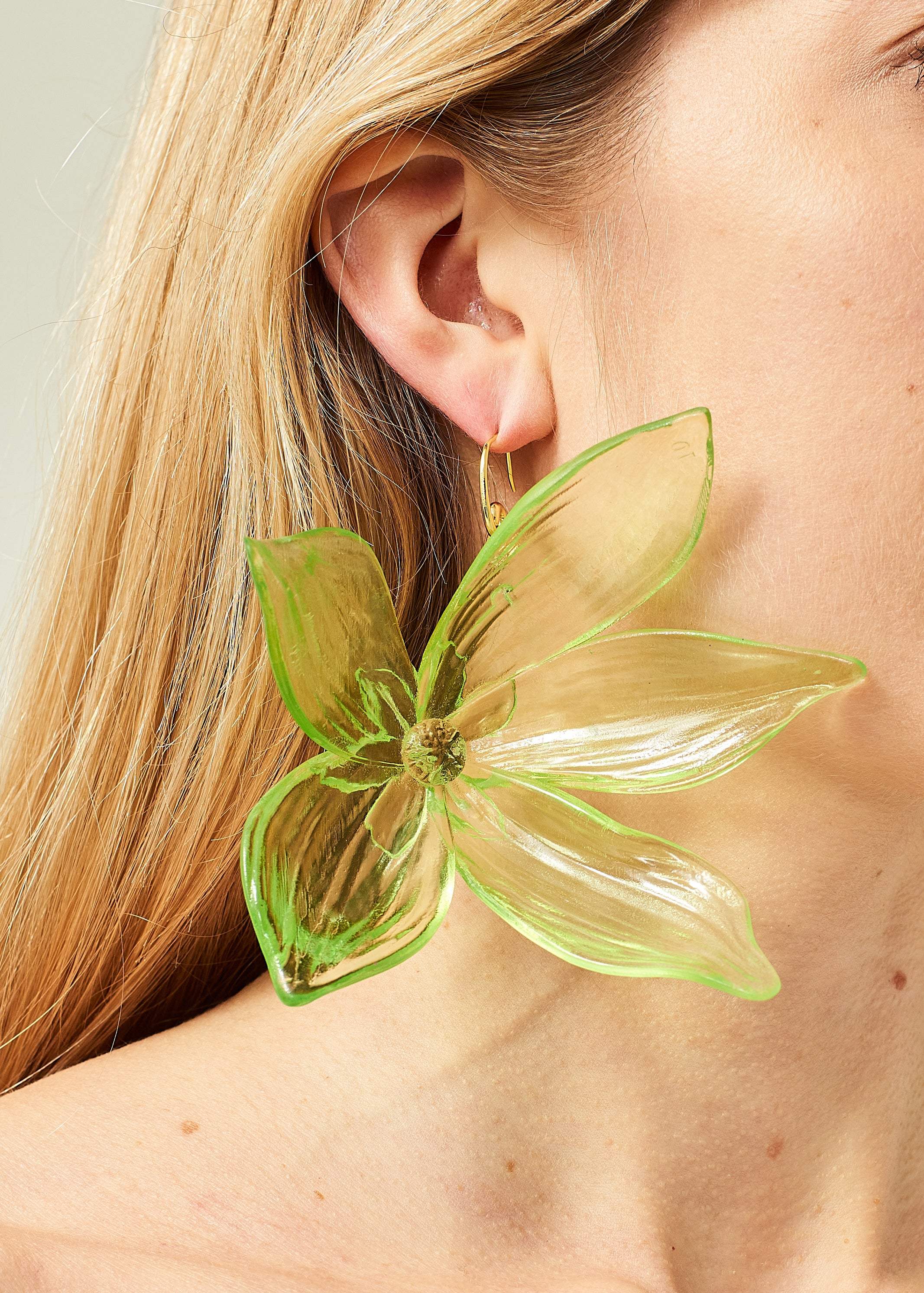 FLOWER PETAL EARRING